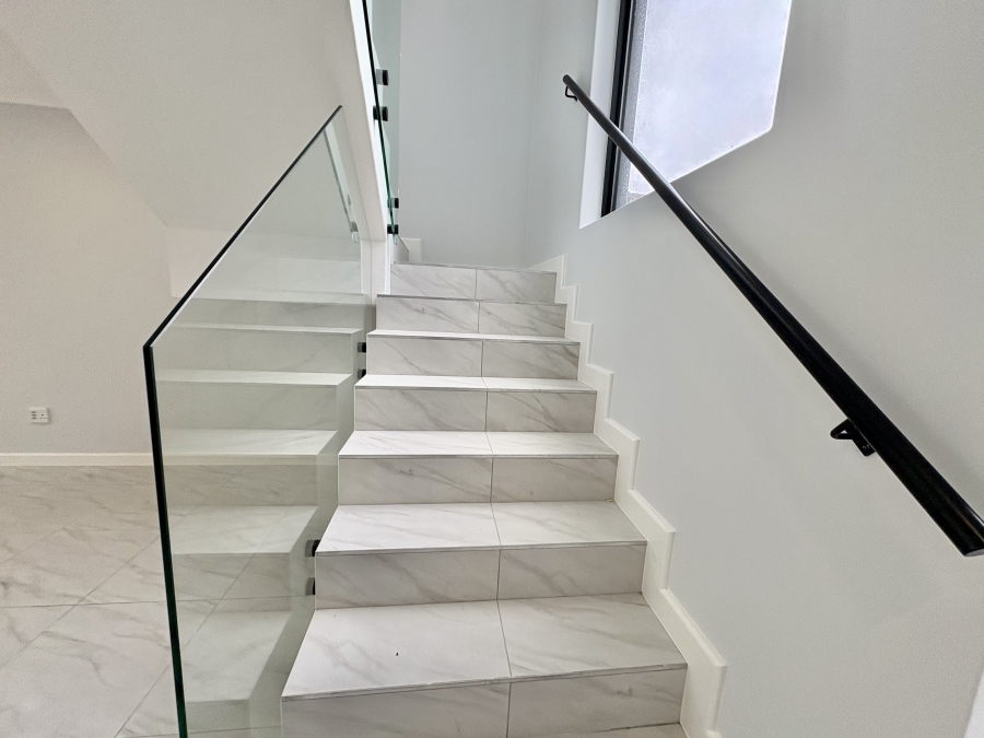 To Let 4 Bedroom Property for Rent in Sandown Western Cape